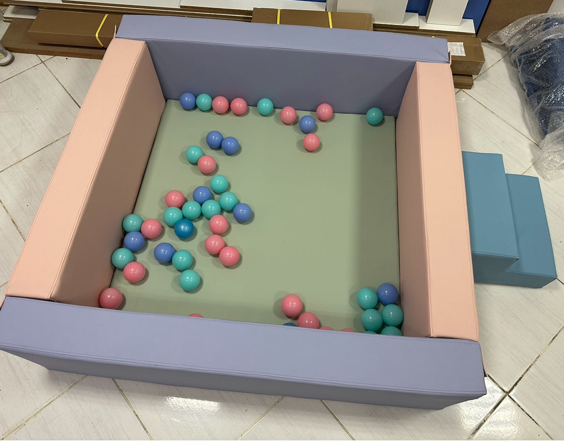 BALLPIT WITH STEP