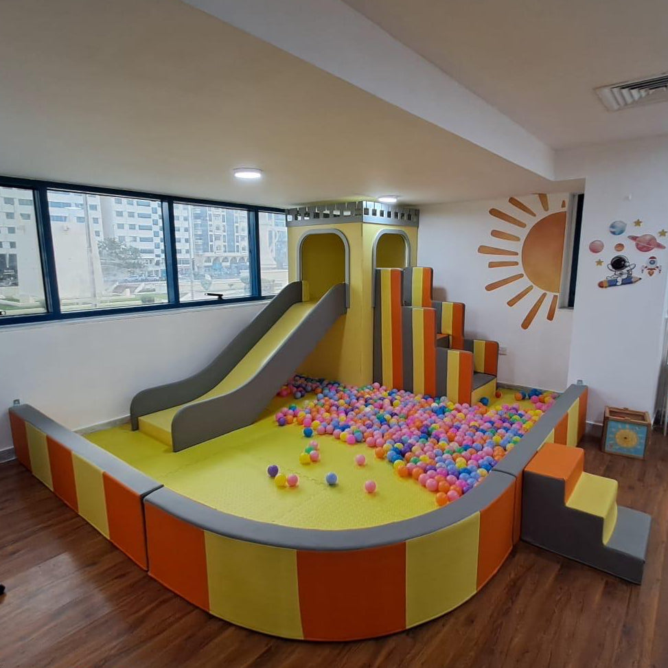 INDOOR PLAYHOUSE WITH SLIDE AND BALL POOL