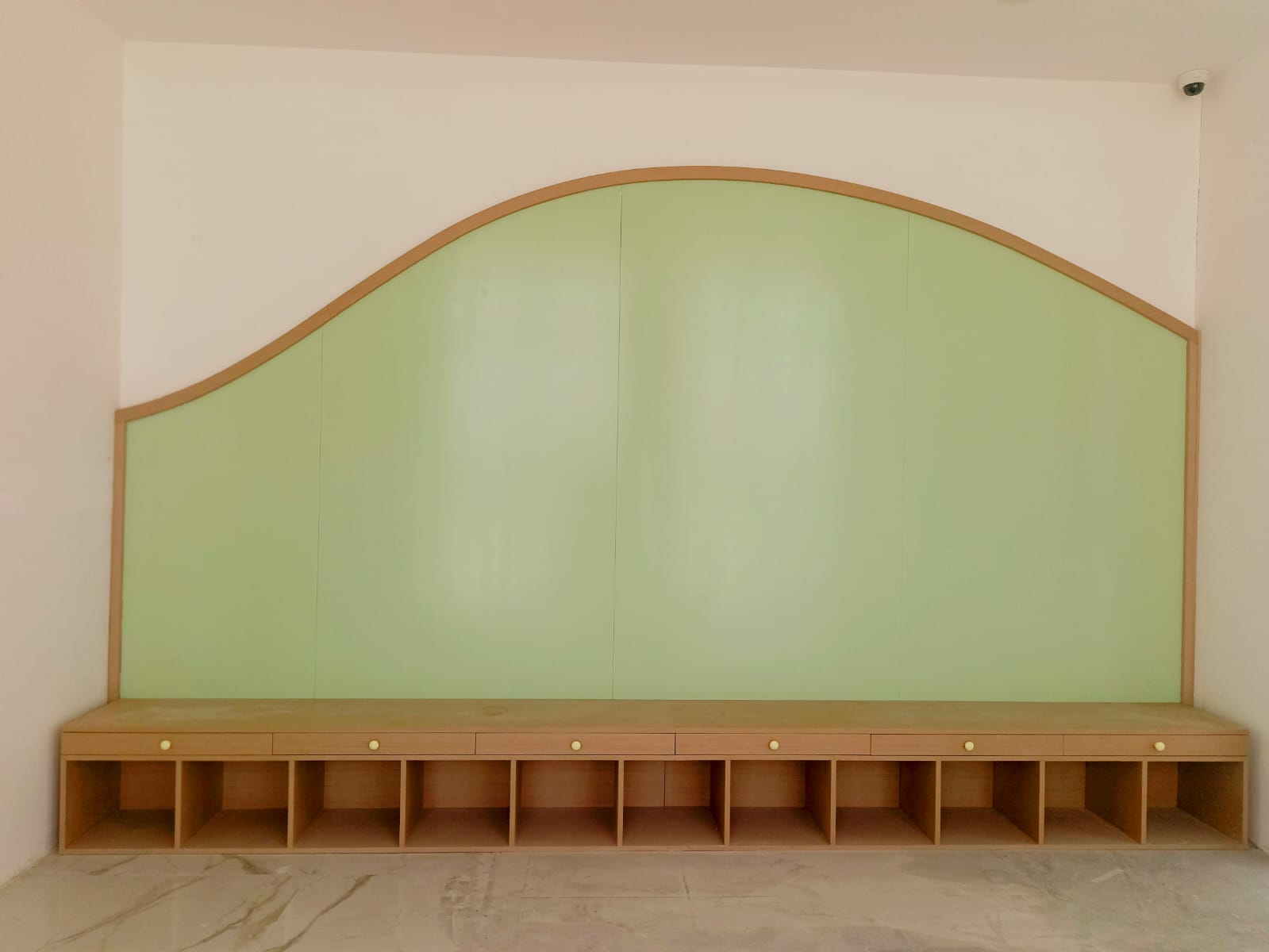 CUSTOM CURVED WALL WITH CUBBY STORAGE BENCH