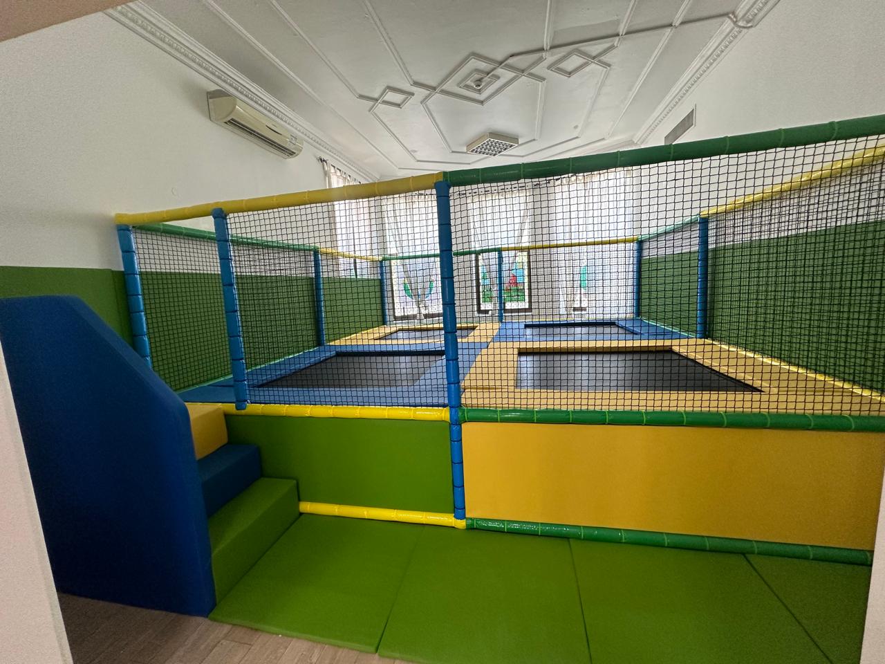 XL TRAMPOLINE